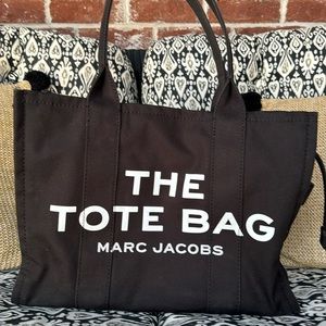 THE TOTE BAG- MARC JACOBS